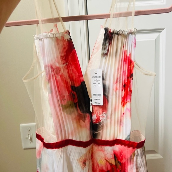 Red and Black Asymmetrical V-Neck Sundress by Bebe - Picture 6 of 9